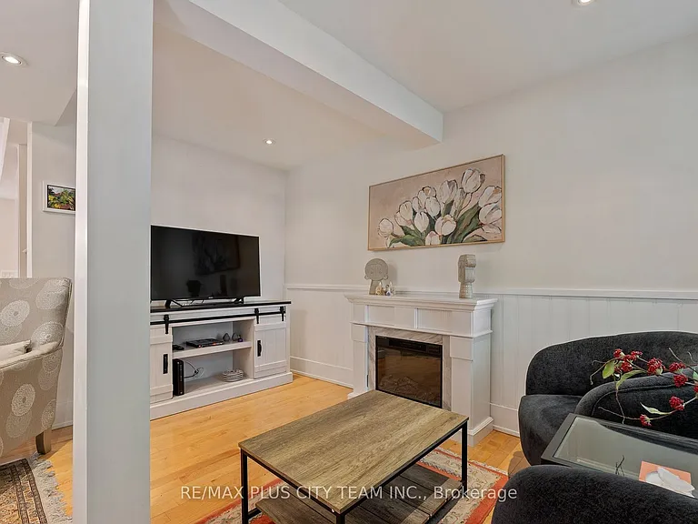 4 Wyckliffe Ave — Photo 8