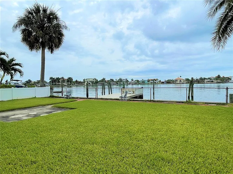 17045 Dolphin Dr — Photo 42