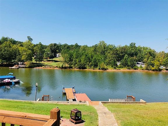 2nd image of 160 Lake Forest Dr
