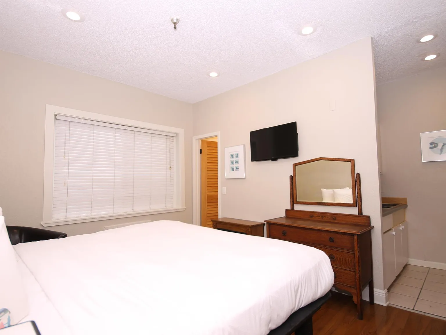 1 bed, 300 sqft, $1,495 — Photo 3