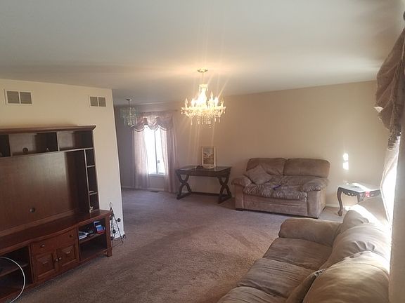 3rd image of 15320 Stradford Ln