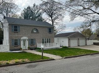 60 Beaver Dr, Kings Park, NY 11754
