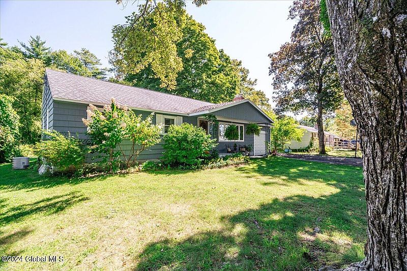 4th image of 12 Forest Road
