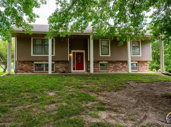 2100 NW Kendall Dr, Topeka, KS 66618