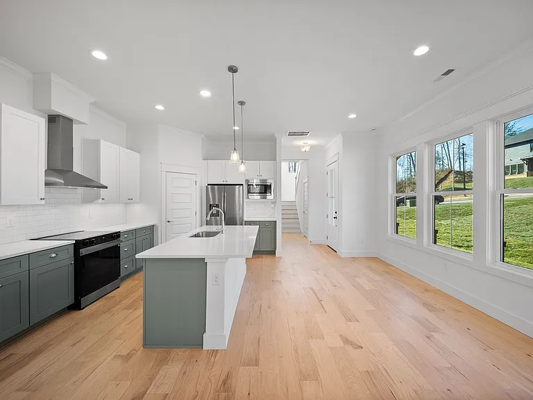 109 Collin Pl #4 — Photo 1