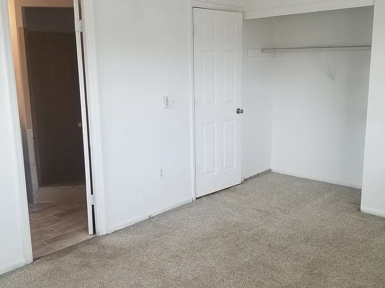 1920 E Edgewood Dr E #B2 — Photo 6