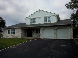 12 Rochelle Dr, Kendall Park, NJ 08824