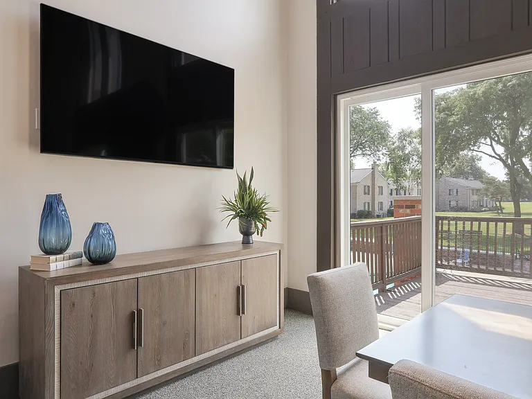 Knollwood Village Apartments — Photo 6