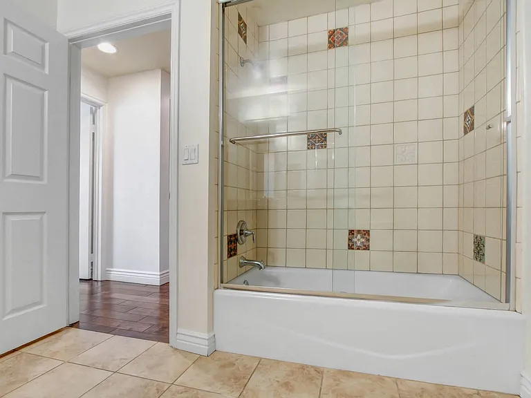 4410 Sepulveda Apartments — Photo 79