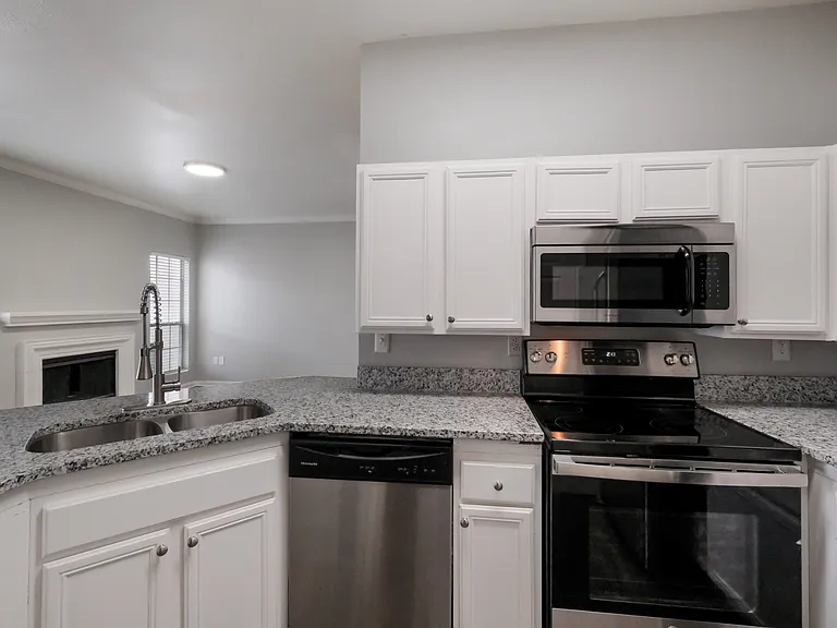 Castle Hills Townhomes — Photo 3