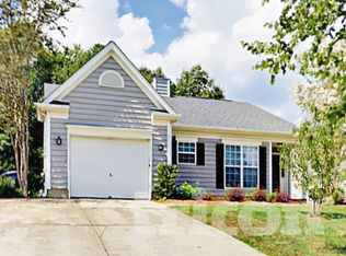 8600 Warwick Crest Ln, Charlotte, NC 28215