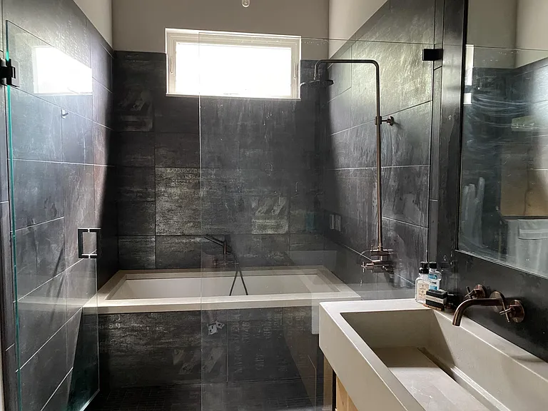 Master Bath - Integrated Shower/Tub Room