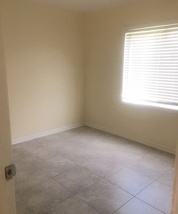 5th image of 17123 Lorenz Ave
