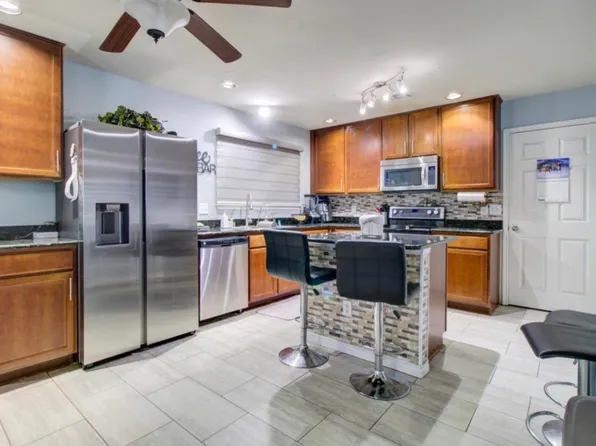 1333 Falcon Dr, Grand Prairie, TX 75051