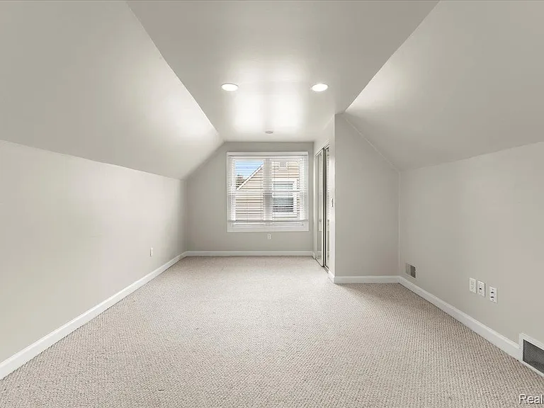1313 Royal Ave — Photo 19
