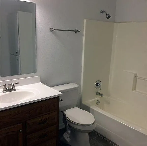 1432 Southridge Bathroom