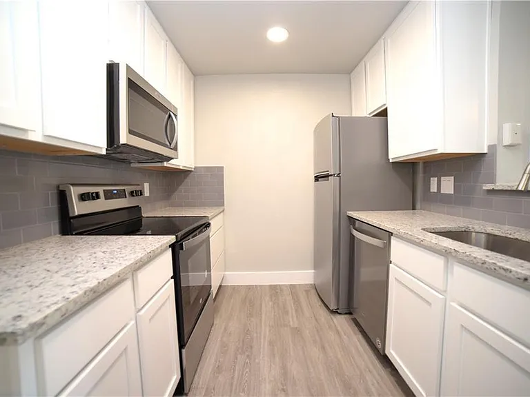 114 E 31st St #208 — Photo 5