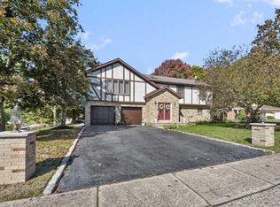 15 Richard Scott Ct, Haledon, NJ 07508
