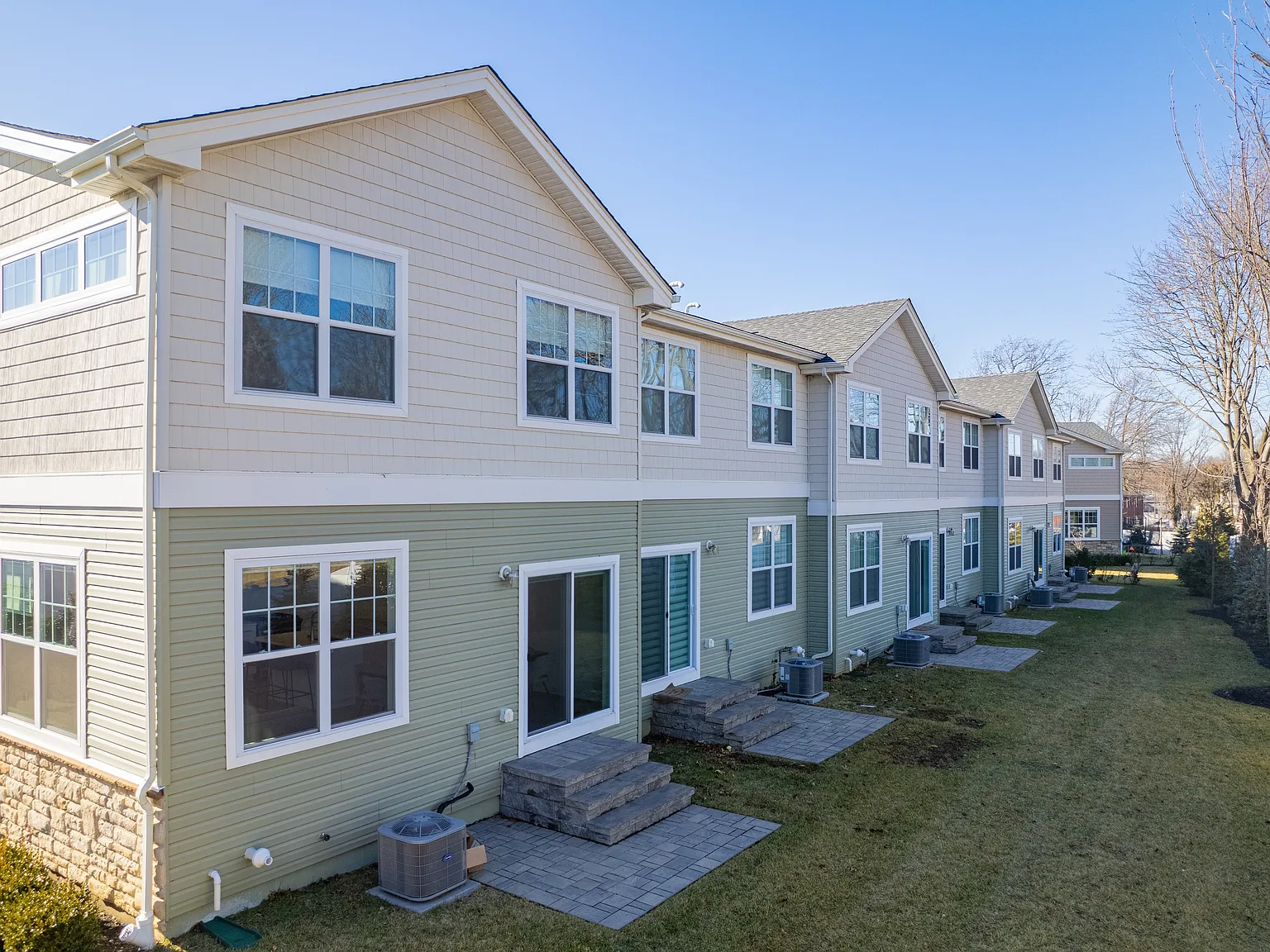 3 bed, 3.5 bath, 1601 sqft, $3,500 — Photo 4