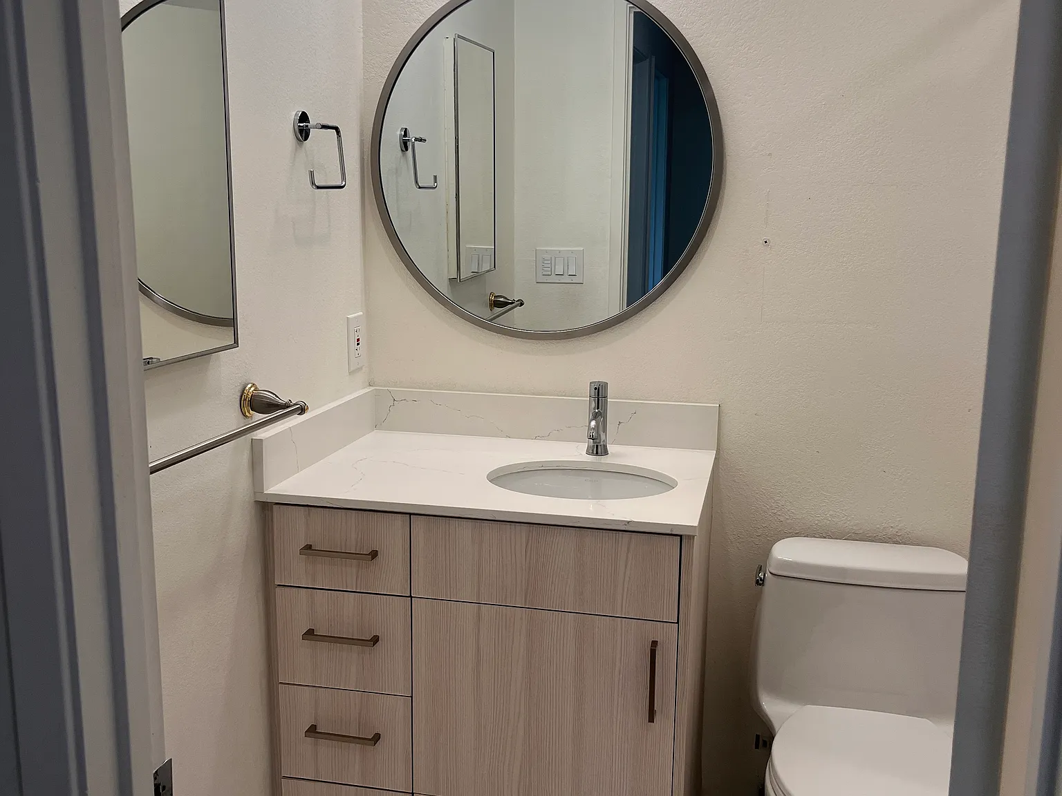 2 bed, 840 sqft, $2,200 — Photo 1