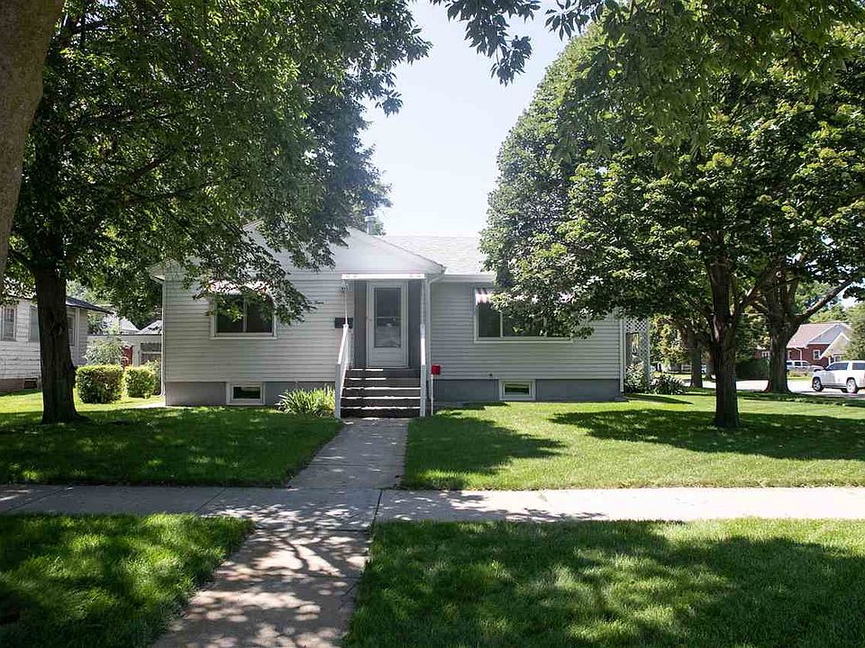 1st image of 1012 E 1st St