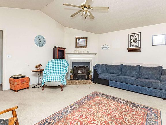 5th image of 194 Cemetery Rd