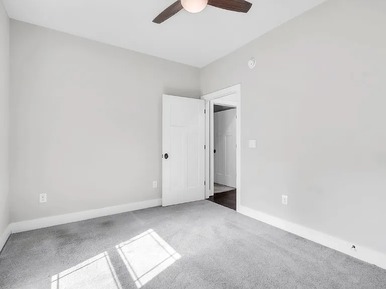 410 Gower St — Photo 17