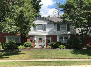 1078 Covington Rd, Bloomfield Hills, MI 48301