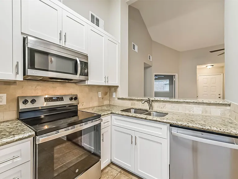 18515 Meadows Way Dr — Photo 10