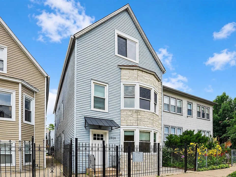 2909 N Ridgeway Ave #2