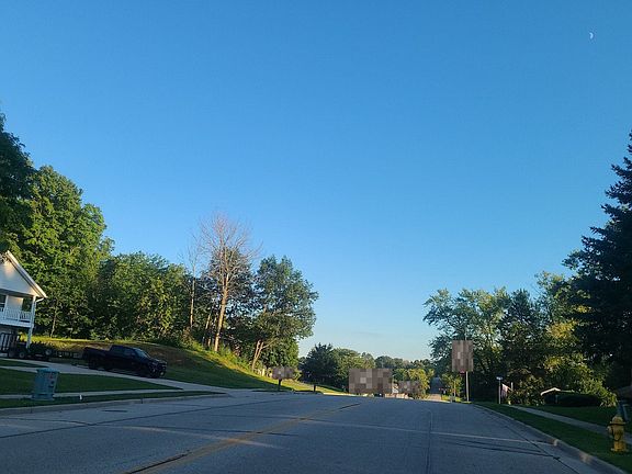4th image of 608 Kettle Moraine Dr S