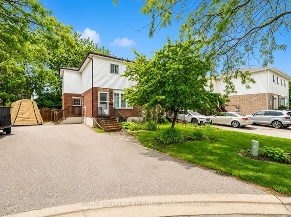 818 Buttonbush Ct, Oshawa, ON L1K 2H9
