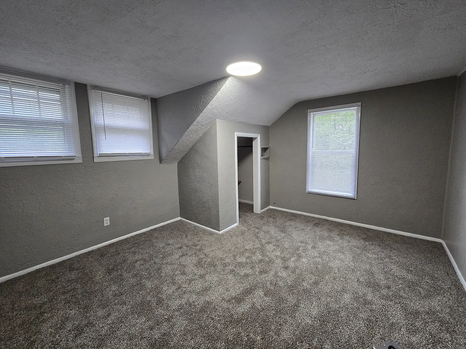 3 bed, 1840 sqft, $1,800 — Photo 2