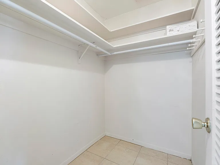 212 High Point Ter W #A — Photo 22