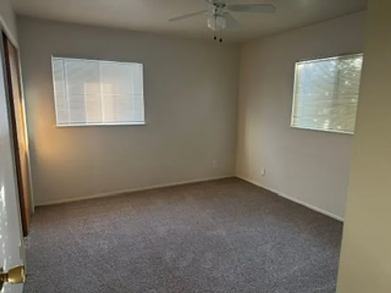 1248 N Thorne Ave — Photo 5