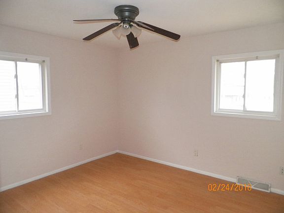 4th image of 108 N Edie Ln