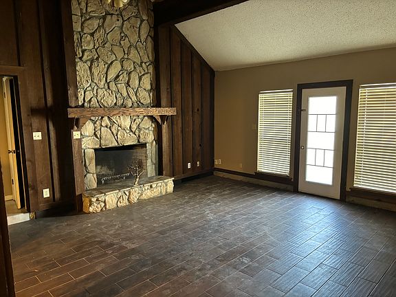 4th image of 100 Woodlawn Dr
