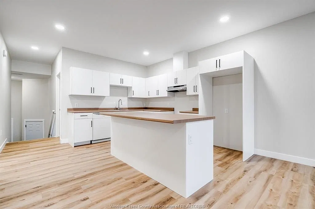 21281 Harbour Rd — Photo 4