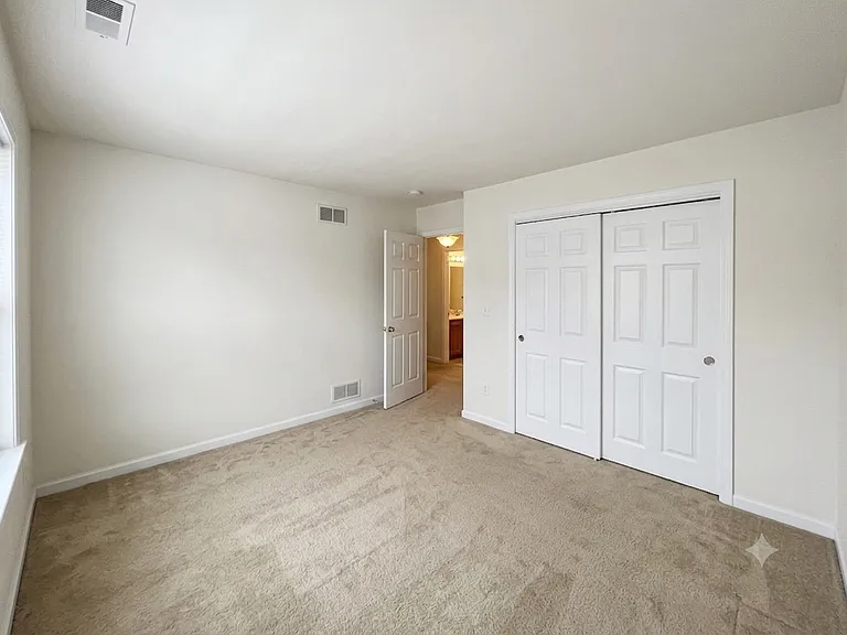61 N River Dr — Photo 13