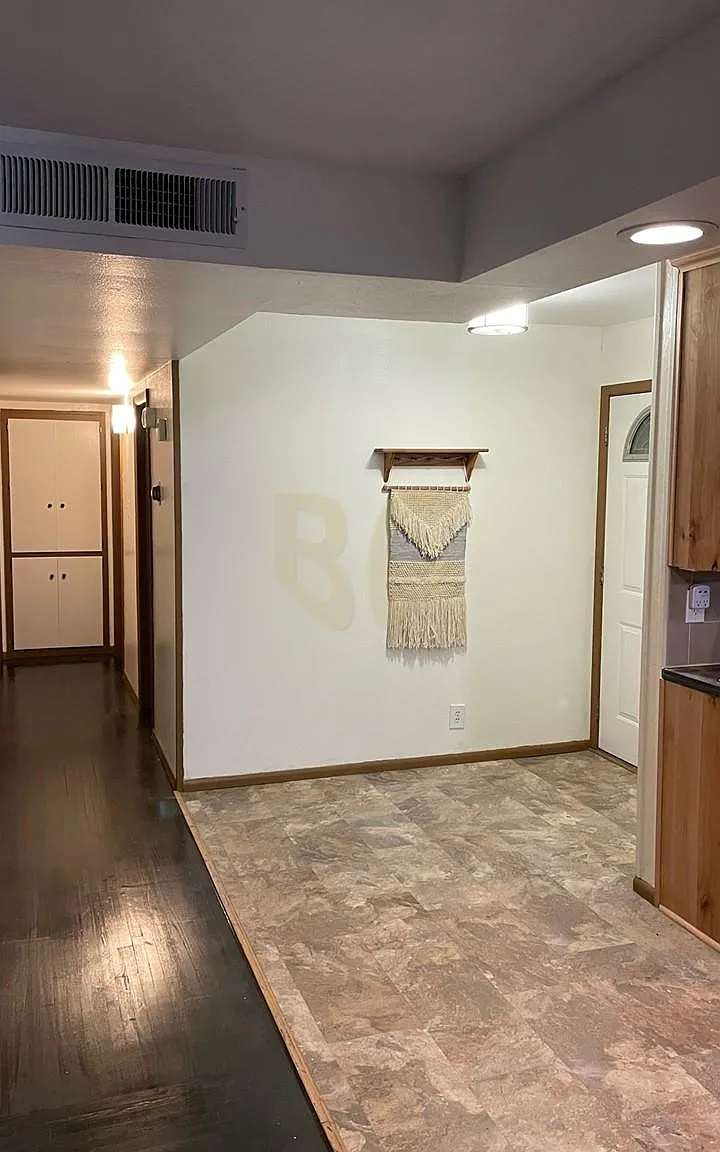 4 bed, 3200 sqft, $2,400 — Photo 2