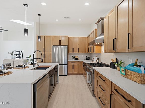 3rd image of 1221 W BARTLETT Way