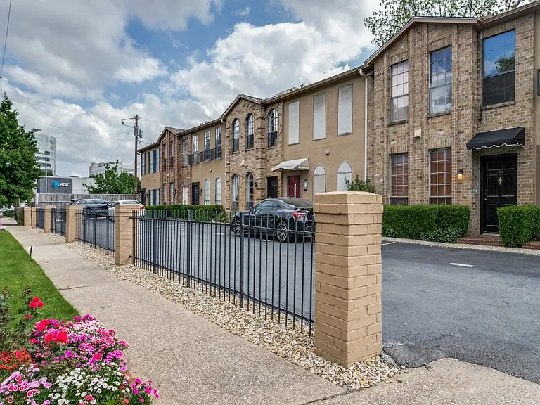 Great location just off Oak Lawn Avenue