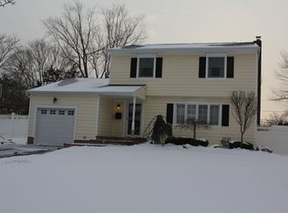 6 Derby Pl, Kings Park, NY 11754