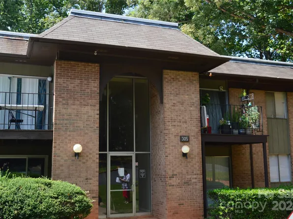 305 Orchard Trace Ln, Charlotte, NC 28213