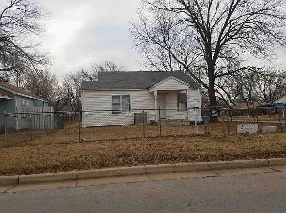 1st image of 800 SE 30th St