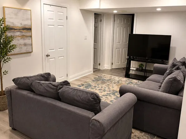 243 Orchard Heights Blvd, Aurora, ON L4G 5A2