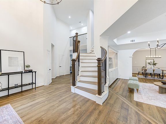 3rd image of 19223 Foxtree Ln