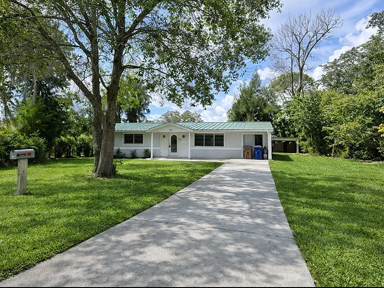 424 Cactus Cir — Photo 2