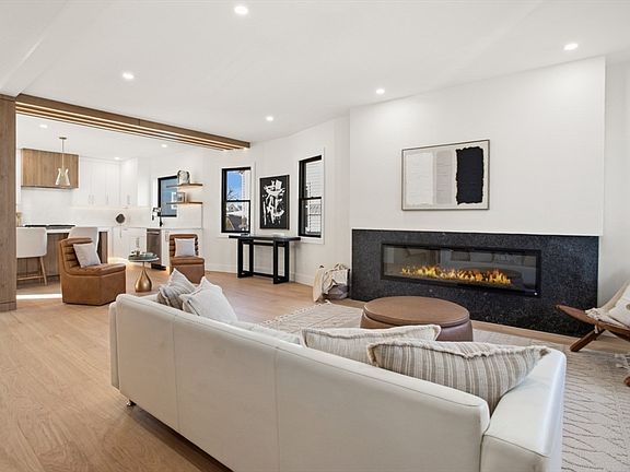 3rd image of 10 Bartlett St Unit 2