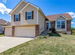 308 E 21st St, Kearney, MO 64060
